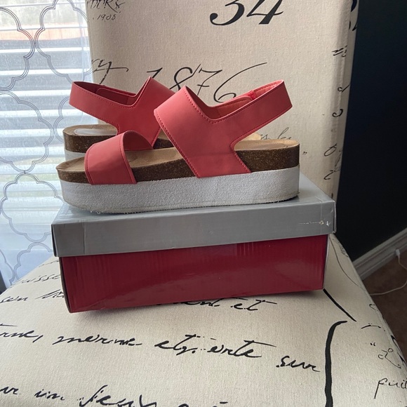 Sandal - Picture 2 of 5